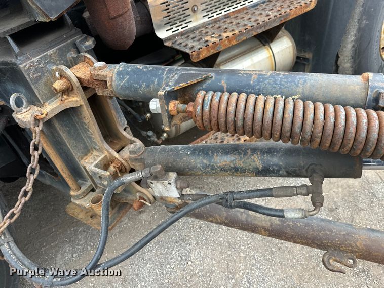 image for item DW4374 2005 International 7600 dump truck