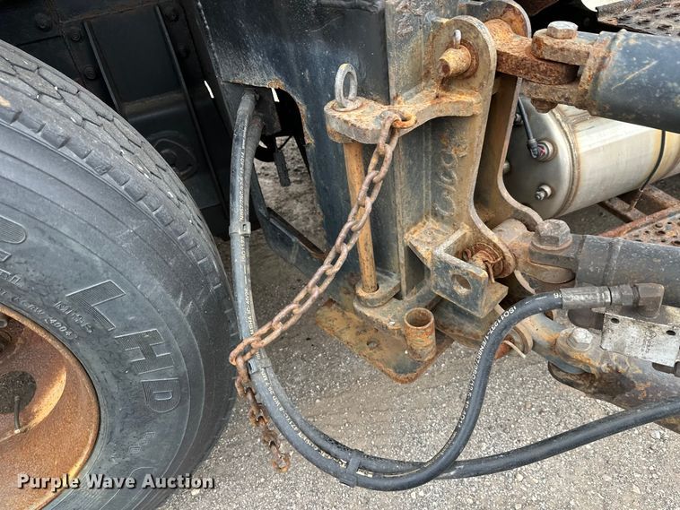 image for item DW4374 2005 International 7600 dump truck