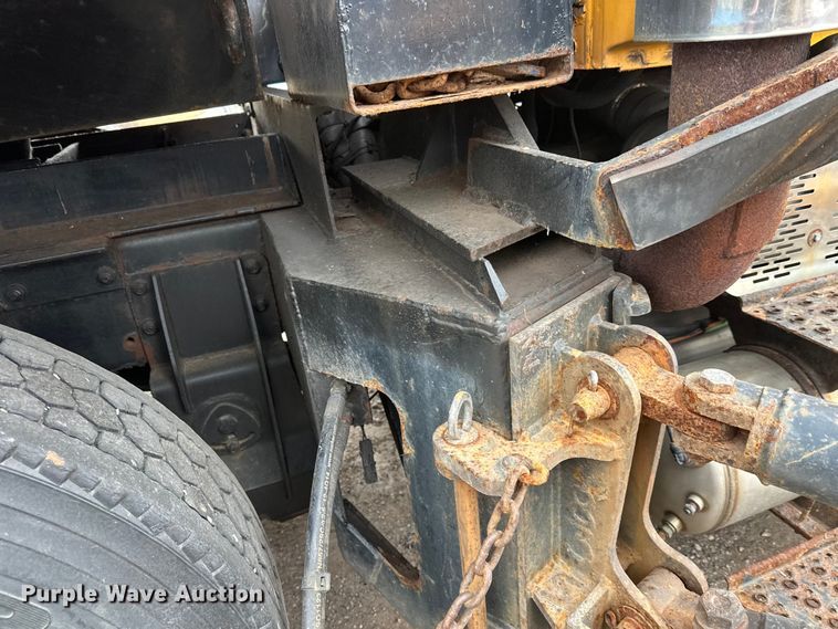 image for item DW4374 2005 International 7600 dump truck