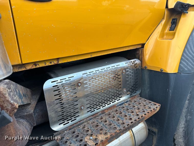 image for item DW4374 2005 International 7600 dump truck