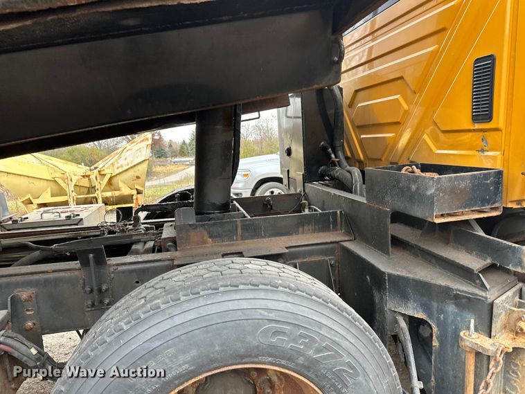 image for item DW4374 2005 International 7600 dump truck