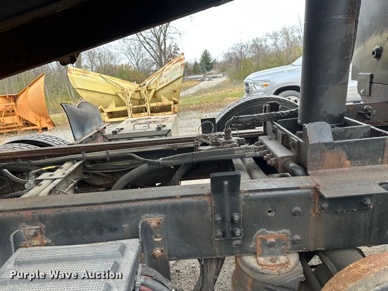 image for item DW4374 2005 International 7600 dump truck