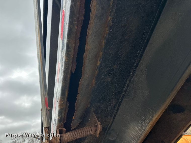 image for item DW4374 2005 International 7600 dump truck