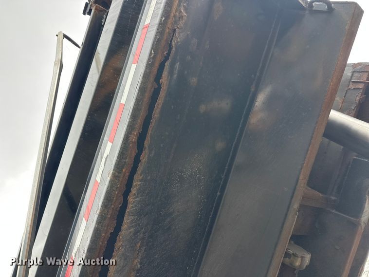 image for item DW4374 2005 International 7600 dump truck