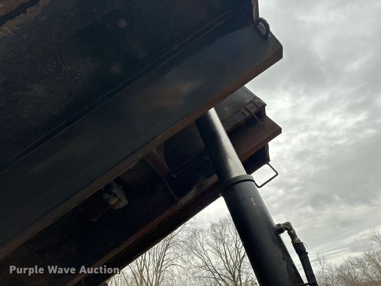 image for item DW4374 2005 International 7600 dump truck