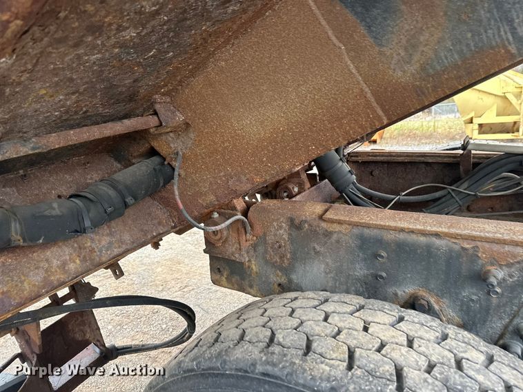 image for item DW4374 2005 International 7600 dump truck