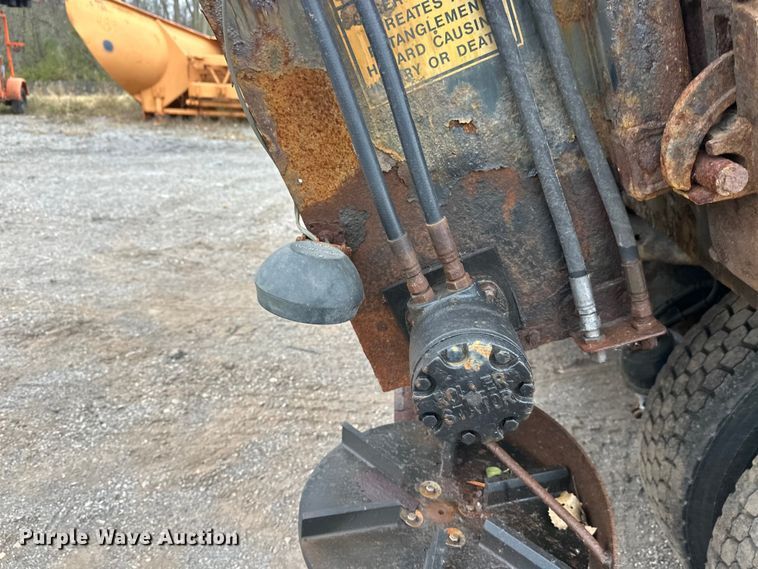 image for item DW4374 2005 International 7600 dump truck