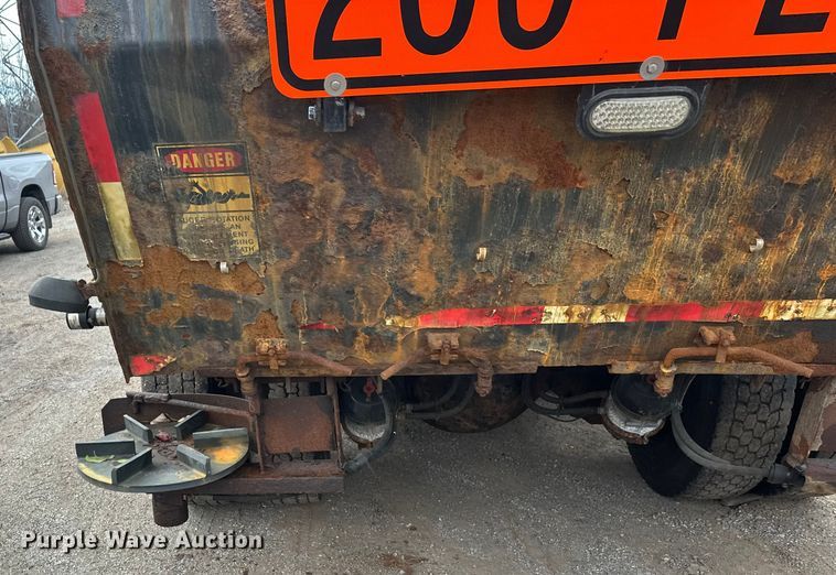 image for item DW4374 2005 International 7600 dump truck