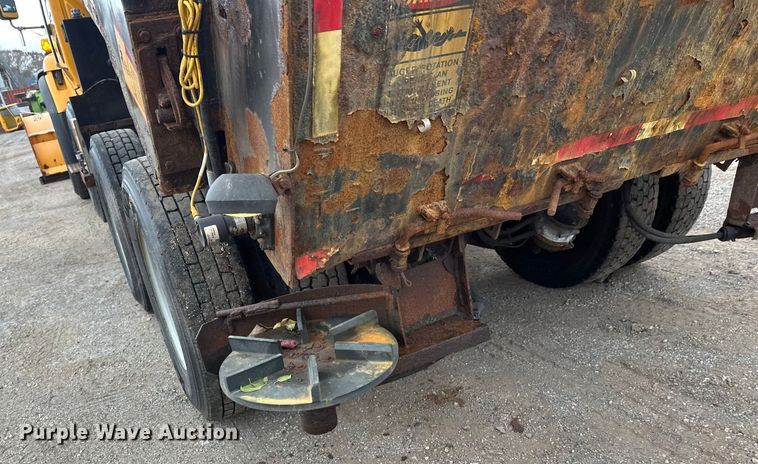 image for item DW4374 2005 International 7600 dump truck