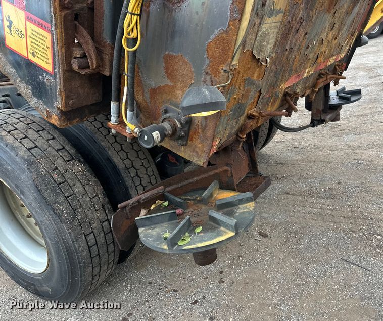 image for item DW4374 2005 International 7600 dump truck