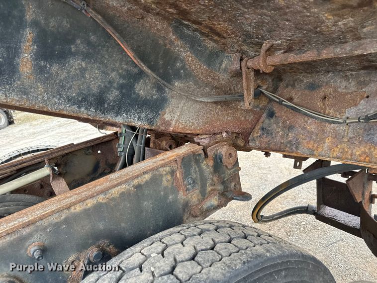 image for item DW4374 2005 International 7600 dump truck