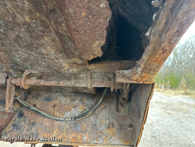 image for item DW4374 2005 International 7600 dump truck