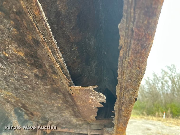 image for item DW4374 2005 International 7600 dump truck