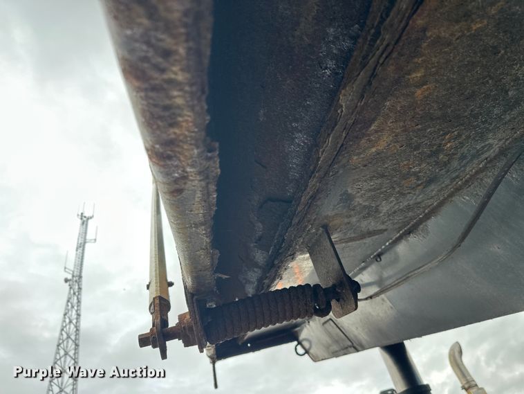 image for item DW4374 2005 International 7600 dump truck