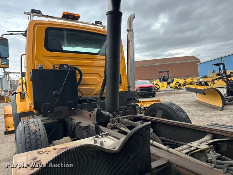 image for item DW4374 2005 International 7600 dump truck