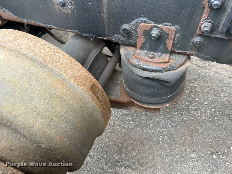 image for item DW4374 2005 International 7600 dump truck