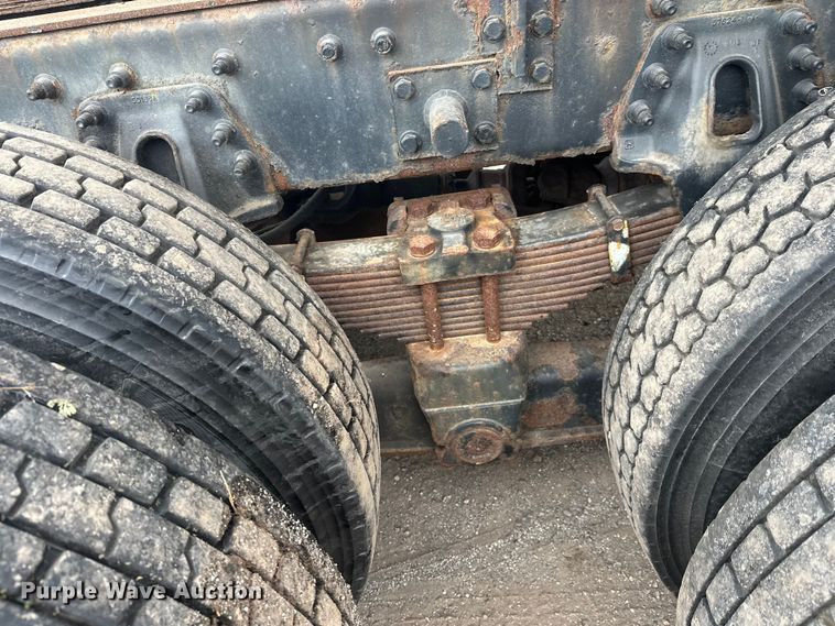 image for item DW4374 2005 International 7600 dump truck