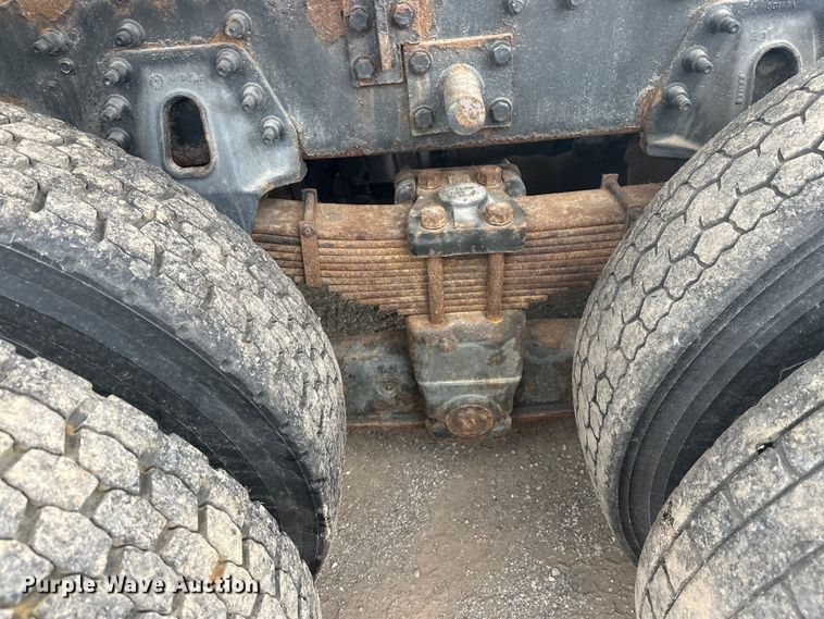 image for item DW4374 2005 International 7600 dump truck