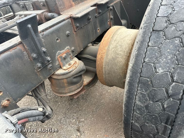 image for item DW4374 2005 International 7600 dump truck