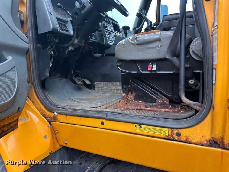 image for item DW4374 2005 International 7600 dump truck