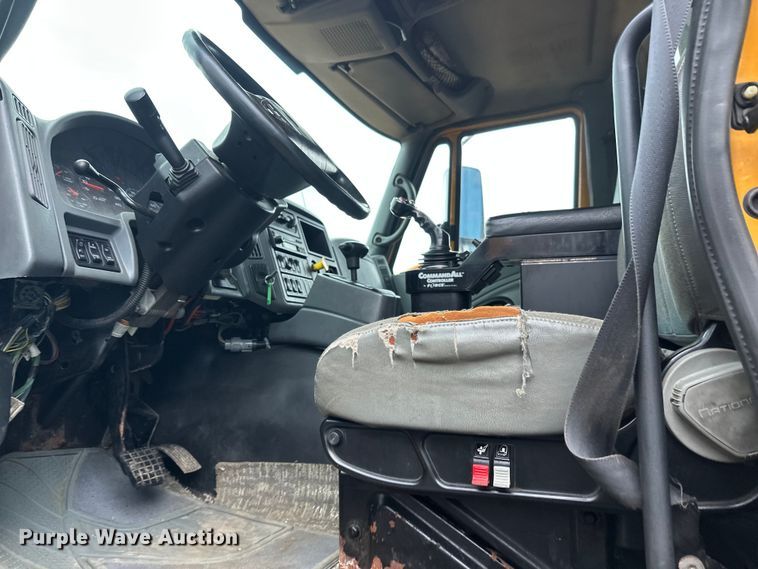 image for item DW4374 2005 International 7600 dump truck