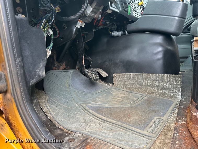 image for item DW4374 2005 International 7600 dump truck