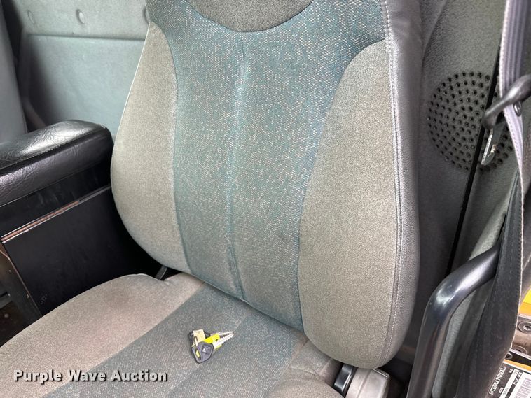 image for item DW4374 2005 International 7600 dump truck