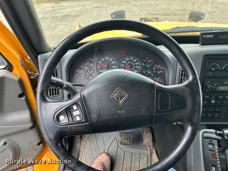 image for item DW4374 2005 International 7600 dump truck