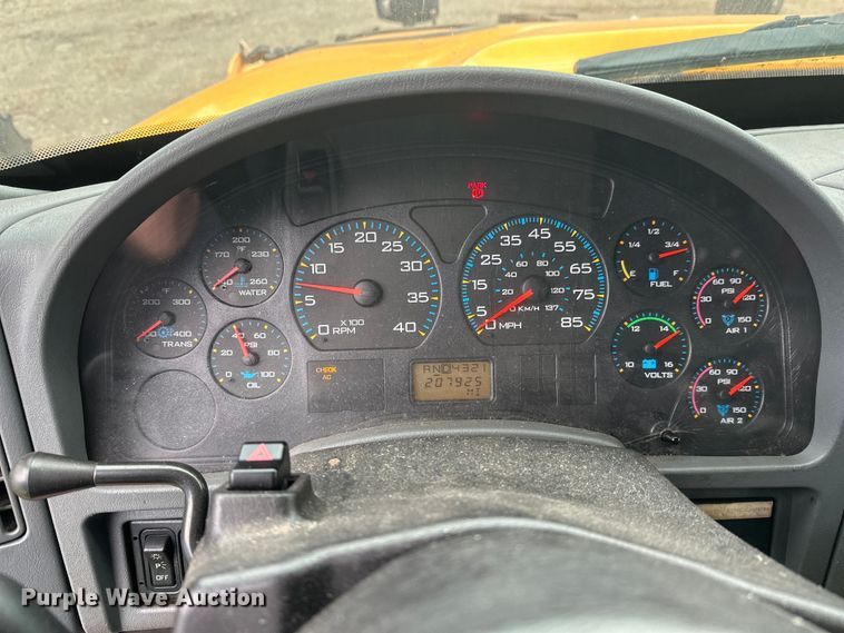 image for item DW4374 2005 International 7600 dump truck