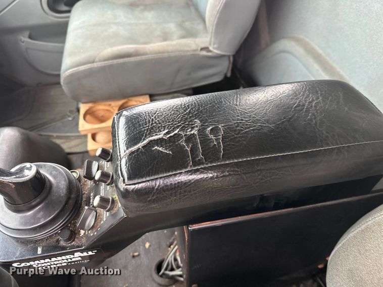 image for item DW4374 2005 International 7600 dump truck