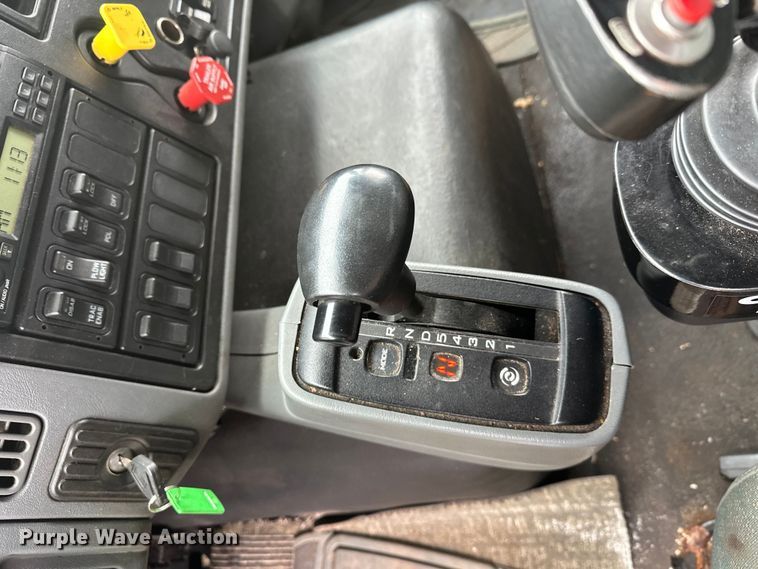 image for item DW4374 2005 International 7600 dump truck