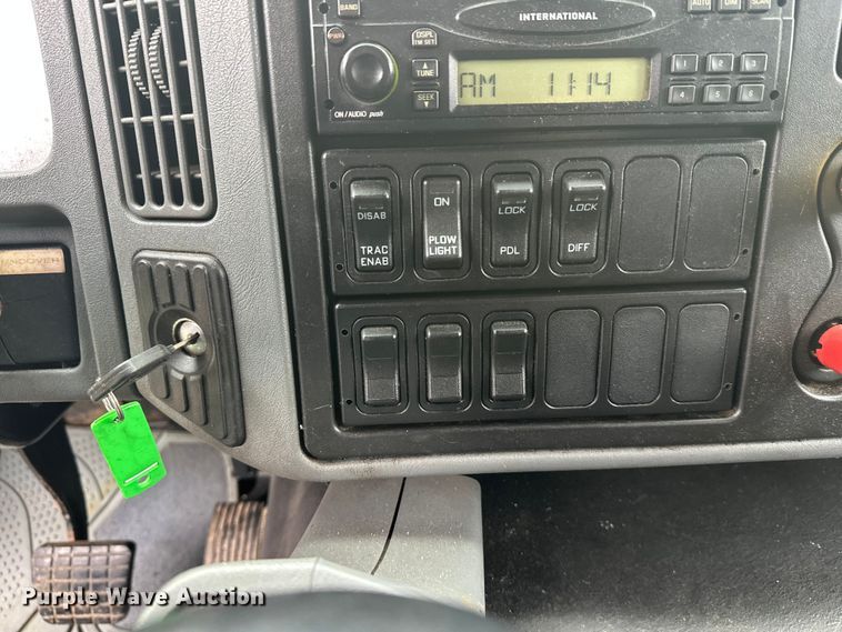 image for item DW4374 2005 International 7600 dump truck