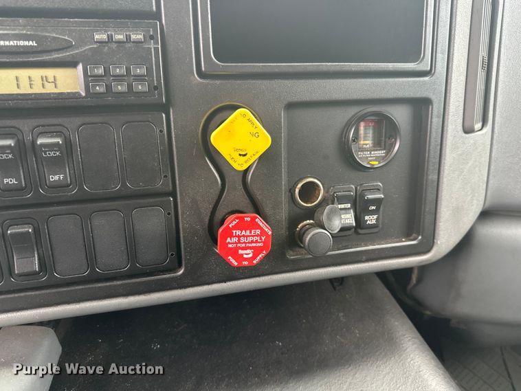 image for item DW4374 2005 International 7600 dump truck