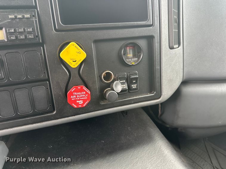 image for item DW4374 2005 International 7600 dump truck