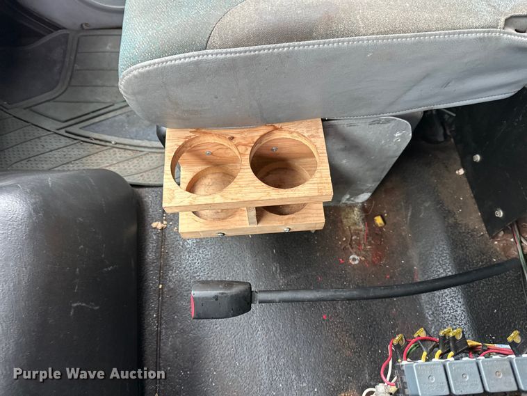 image for item DW4374 2005 International 7600 dump truck