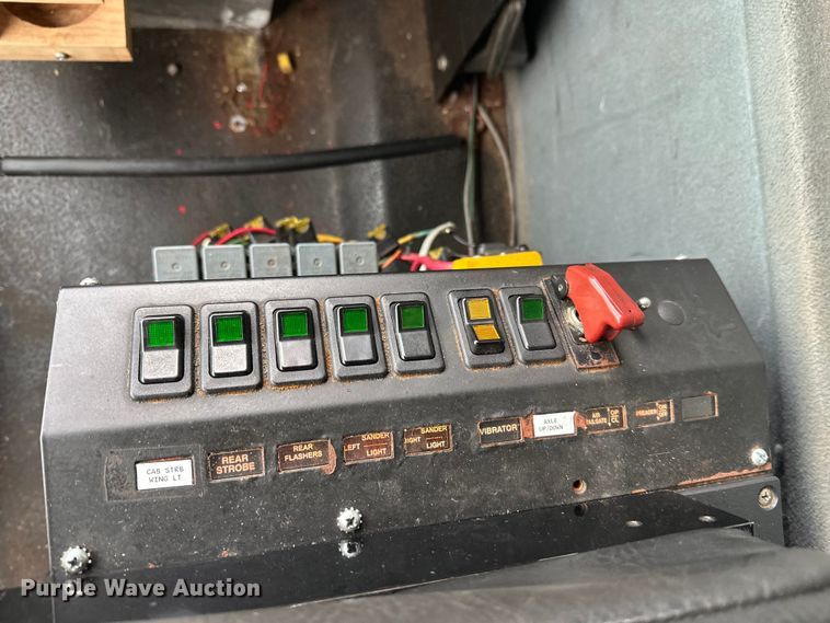 image for item DW4374 2005 International 7600 dump truck