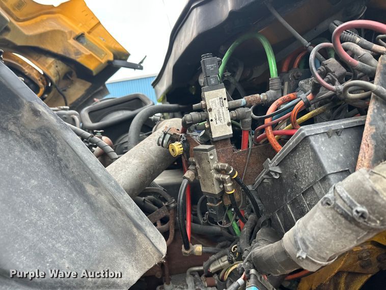 image for item DW4374 2005 International 7600 dump truck