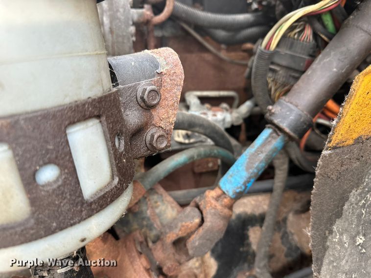 image for item DW4374 2005 International 7600 dump truck