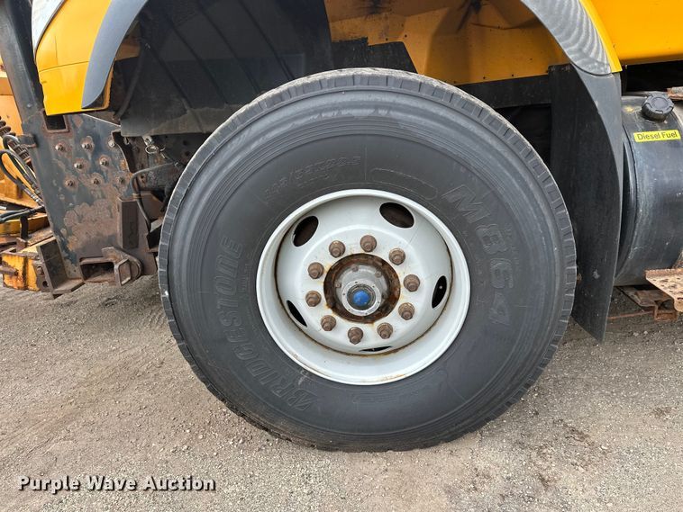 image for item DW4374 2005 International 7600 dump truck