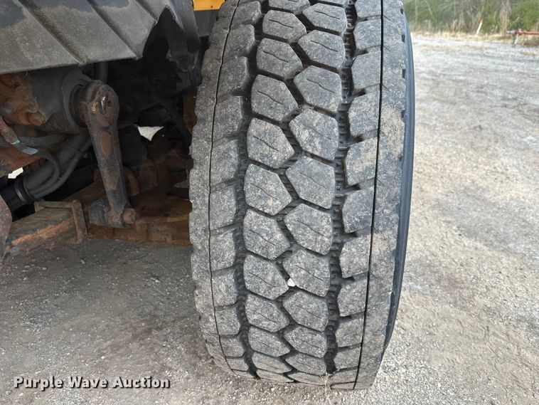 image for item DW4374 2005 International 7600 dump truck