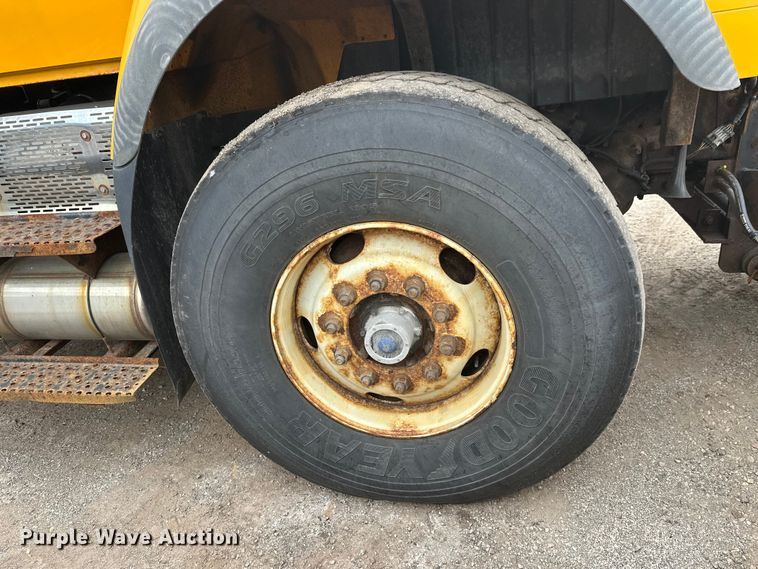 image for item DW4374 2005 International 7600 dump truck