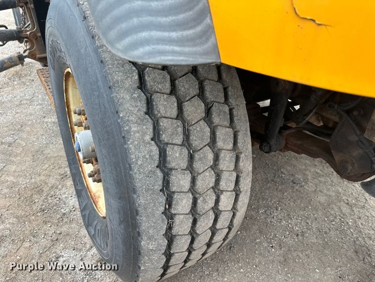 image for item DW4374 2005 International 7600 dump truck