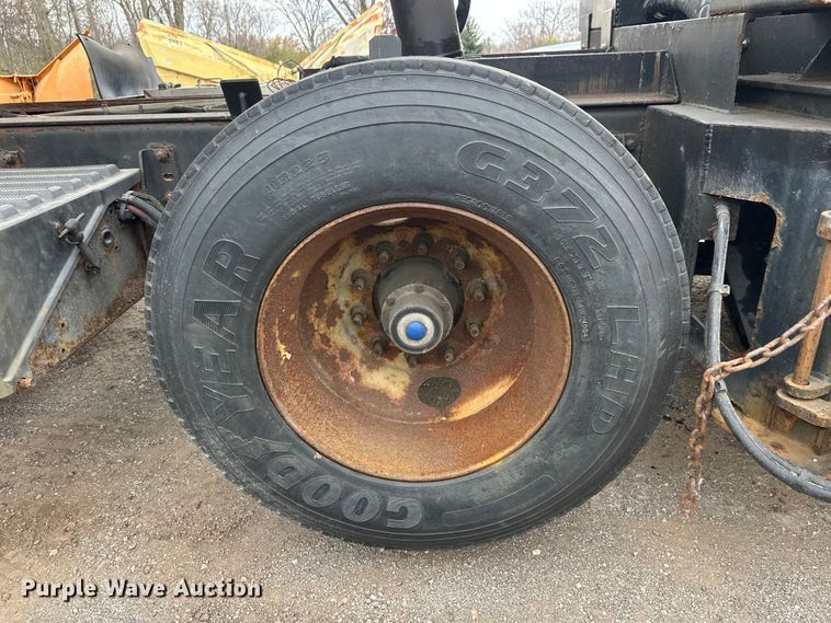 image for item DW4374 2005 International 7600 dump truck