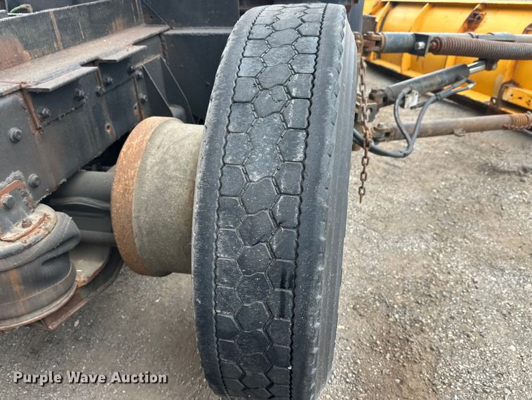 image for item DW4374 2005 International 7600 dump truck