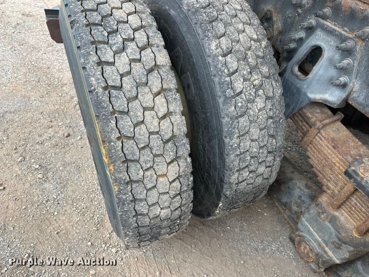 image for item DW4374 2005 International 7600 dump truck