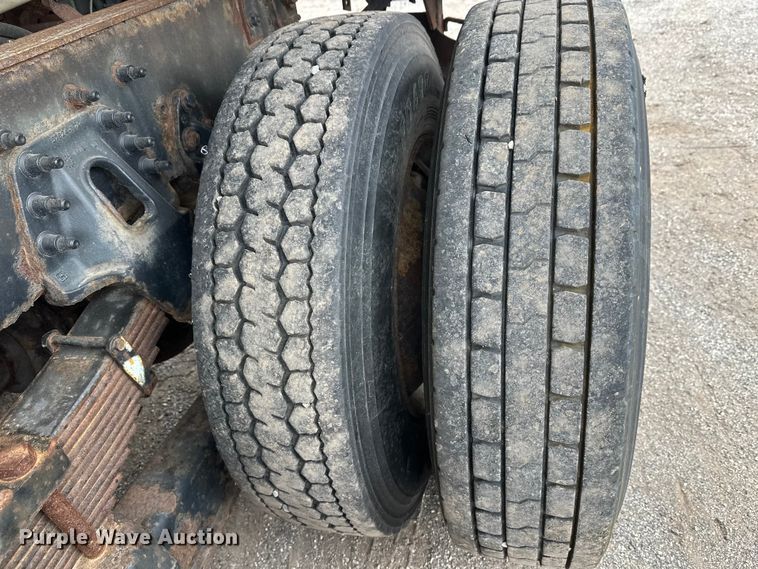 image for item DW4374 2005 International 7600 dump truck