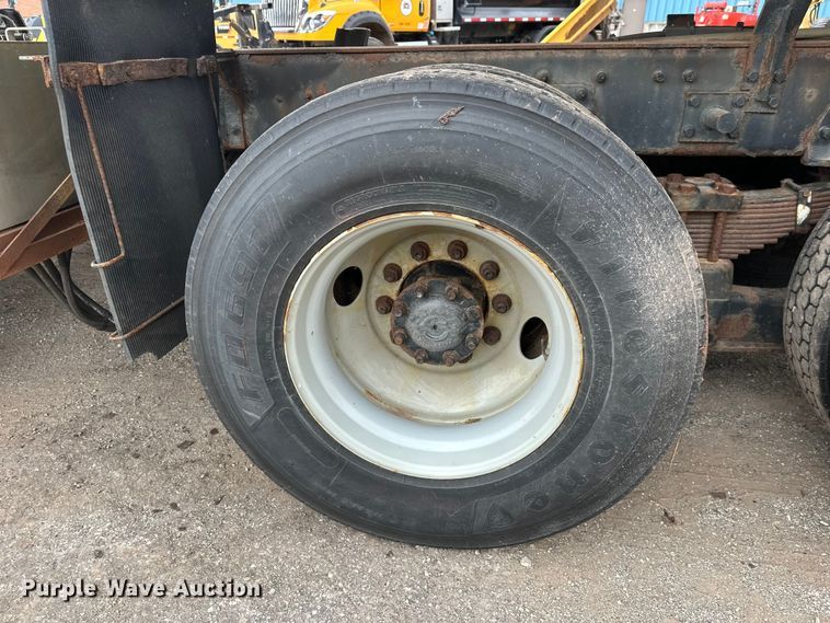 image for item DW4374 2005 International 7600 dump truck