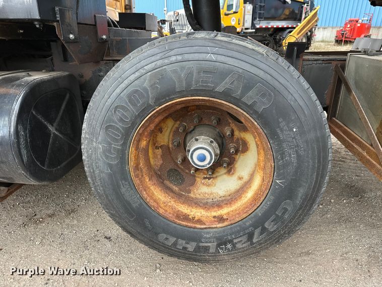 image for item DW4374 2005 International 7600 dump truck