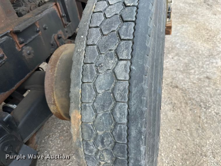 image for item DW4374 2005 International 7600 dump truck