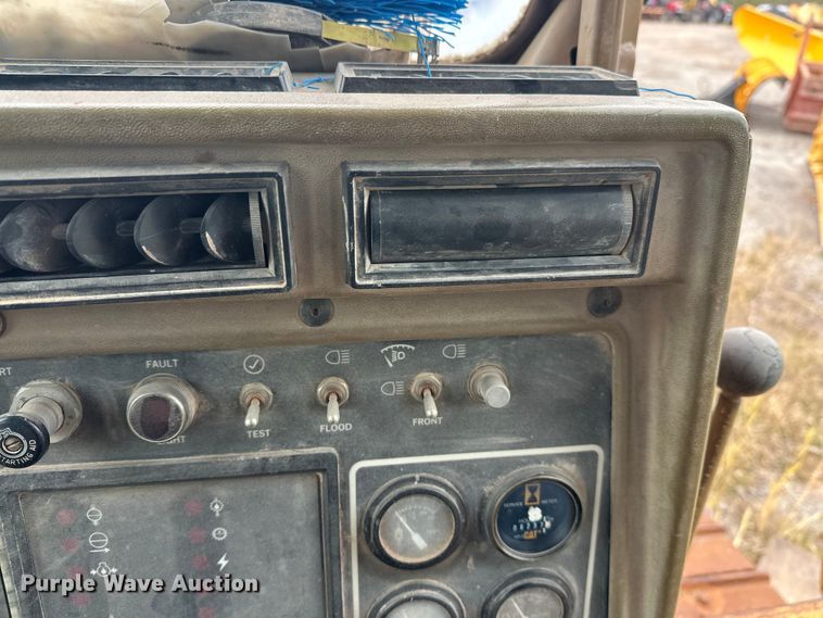 image for item DW4375 1991 Caterpillar D8N dozer